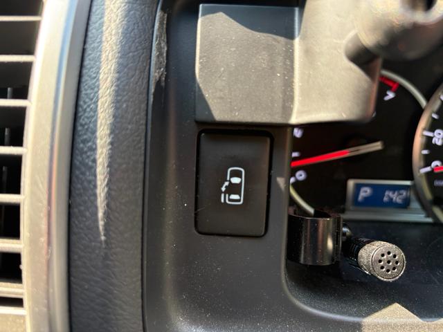 レジアスエースバン スーパーＧＬ　両側パワースライドドア　パナソニックナビ・フルセグＴＶ・バックモニター　リアフリップダウンモニター　８人乗り仕様　フルフラットシート　オーバーフェンダー　社外フロント・サイドエアロ・ボンネット（28枚目）