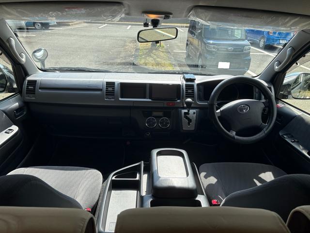 レジアスエースバン スーパーロングワイドDX GLパック ハイルーフ ナッツRVリークキャンピング フルフラットベッド キッチン上部ベッド シンク コンロ アウターシャワー 1000Wインバーター テーブル 換気扇 コンロ バックカメラ 7名乗車 8ナンバー(13枚目)