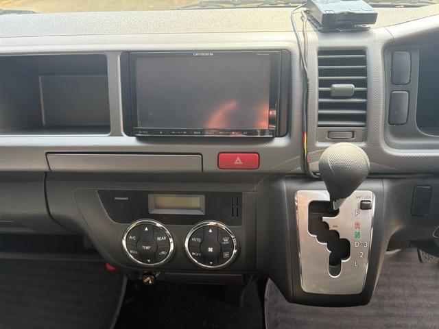 レジアスエースバン スーパーロングワイドDX GLパック ハイルーフ ナッツRVリークキャンピング フルフラットベッド キッチン上部ベッド シンク コンロ アウターシャワー 1000Wインバーター テーブル 換気扇 コンロ バックカメラ 7名乗車 8ナンバー(14枚目)