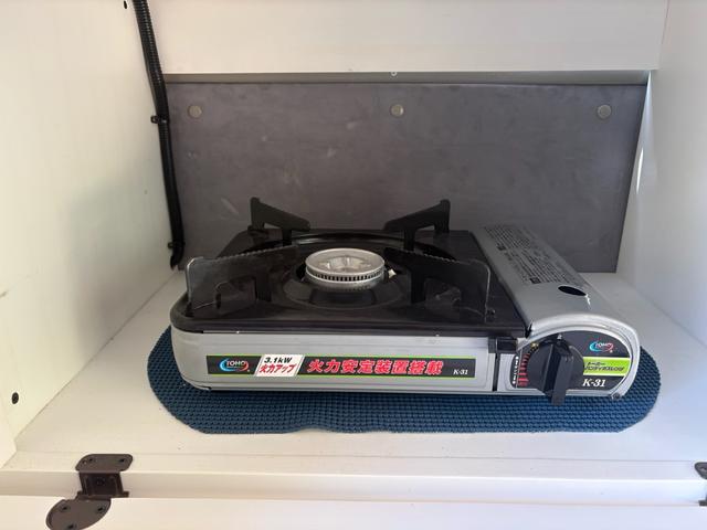 レジアスエースバン スーパーロングワイドDX GLパック ハイルーフ ナッツRVリークキャンピング フルフラットベッド キッチン上部ベッド シンク コンロ アウターシャワー 1000Wインバーター テーブル 換気扇 コンロ バックカメラ 7名乗車 8ナンバー(37枚目)