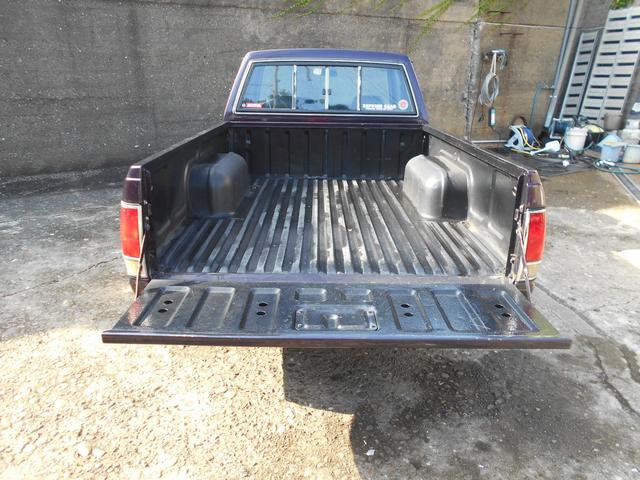 ダットサントラック キングキャブトラック オートマ ETC アルミホイール エアコン パワーステアリング 左ハンドル CD(29枚目)