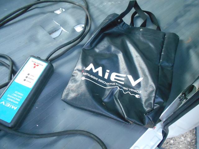 ミニキャブ・ミーブ ＣＤ　１６．０ｋｗｈ　４シーター　軽バン　ＡＴ　両側スライドドア　エアコン　パワーステアリング　運転席エアバッグ　助手席エアバッグ（17枚目）