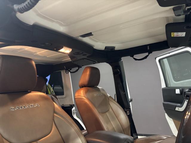 ジープ・ラングラーアンリミテッド サハラ　４ＷＤ　ブラウンレザーシート　ナビ　フルセグＴＶ　サイド＋バックカメラ　Ｂｌｕｅｔｏｏｔｈオーディオ　ルーフキャリア　クルーズコントロール　ＥＴＣ　純正１８ｉｎｃｈアルミホイール（24枚目）