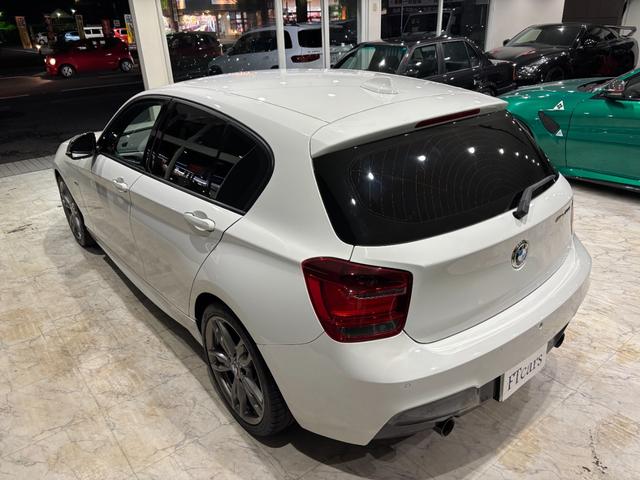 １シリーズ Ｍ１３５ｉ　直列６気筒ターボ　カーボンフロントリップ　ドライブレコーダー　ミラー型ＥＴＣ　純正ナビ　Ｂｌｕｅｔｏｏｔｈオーディオ　バックカメラ　ソナー　パワーシート　純正１８ｉｎｃｈアルミホイール（17枚目）