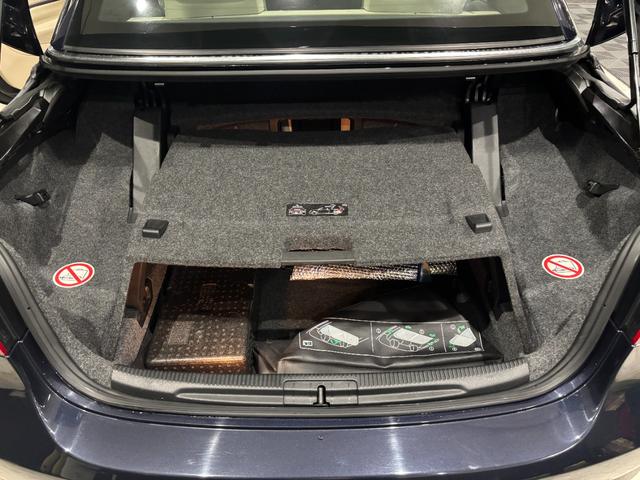 イオス ２．０ＴＳＩ　電動オープン　ハードトップ　ガラススライディングルーフ　社外ナビ　フルセグＴＶ　ベージュ革シート　左ハンドル　新車並行輸入車　パワーシート　ＥＴＣ　ドラレコ　純正アルミホイール（37枚目）