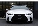 ＩＳ ＩＳ３００ｈ　Ｆスポーツ　セーフティシステムプラス・サンルーフ・専用ブラックレザーシート・オレンジブレーキキャリパー・ＦＳＰＯＲＴ専用ドアカーテシーＬＥＤ・ワンオーナー（4枚目）