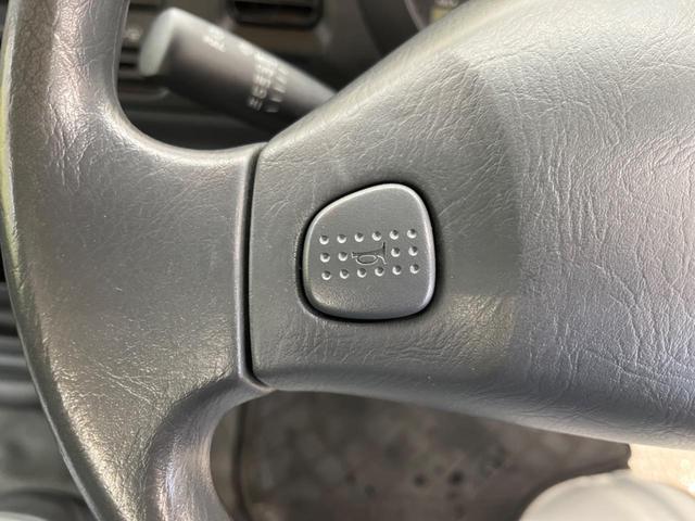 スペシャル 禁煙車 5速MT 3方開荷台 AM/FMラジオ あおり縁ゴム 荷台ゴムマット テールゲートチェーン(25枚目)
