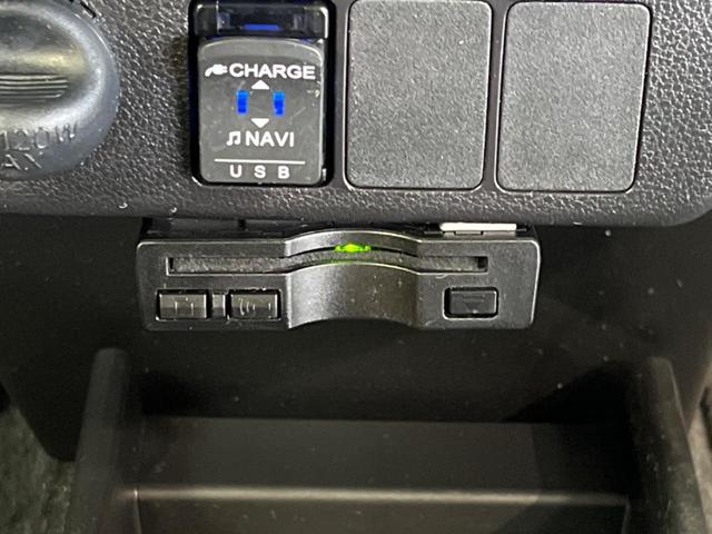 Ｘ　ＳＡＩＩＩ　禁煙車　純正ナビフルセグ　衝突被害軽減　バックカメラ　ＥＴＣ　Ｂｌｕｅｔｏｏｔｈ　コーナーセンサー　オートハイビーム　車線逸脱警告　前後誤発進抑制　ＤＶＤ再生(6枚目)