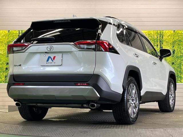 ＲＡＶ４ Ｇ　Ｚパッケージ　パノラマムーンルーフ　純正９型ナビフルセグ　パノラミックビュー　デジタルインナーミラー　ＢＳＭ　セーフティセンス　レーダークルーズ　シートベンチレーション　シートメモリー　パワーバックドア　ＥＴＣ（18枚目）