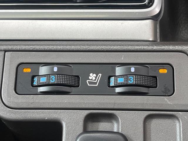 ランドクルーザープラド ＴＸ　Ｌパッケージ　マットブラックエディション　ムーンルーフ　禁煙車　９型ナビフルセグ　バックカメラ　ベージュ革　ルーフレール　専用１８インチＡＷ　セーフティセンス　レーダークルーズ　パーキングサポートブレーキ　パワーシート　シートベンチレーション（5枚目）
