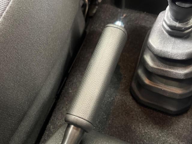ジムニーノマド ＦＣ　走行３８ｋｍ　セーフティサポート　ＬＥＤヘッド　純正１５インチＡＷ　アダプティブクルーズ　リアパーキングセンサ　シートヒーター　スマートキー　オートエアコン　ハイビームアシスト　革巻ステアリング（26枚目）