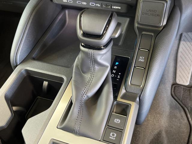 ランドクルーザー２５０ ＶＸ　丸目　禁煙車　ムーンルーフ　本革　純正１２．３型ディスプレイＴＶ　プレミアムサウンド　パノラミックビューモニタ　セーフティセンス　ブラインドスポットモニタ　デジタルインナーミラー／ドライブレコーダー（24枚目）