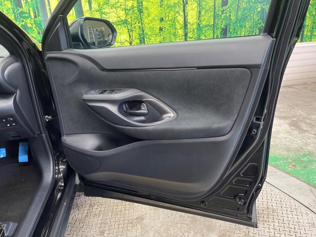ヤリスクロス ハイブリッドＺ　モデリスタエアロ　禁煙車　純正８型ナビＴＶ　パノラミックビューモニタ　セーフティセンス　レーダークルーズ　ブラインドスポットモニタ　ハンズフリー電動バックドア　ＡｐｐｌｅＣａｒＰｌａｙ　ＥＴＣ（44枚目）