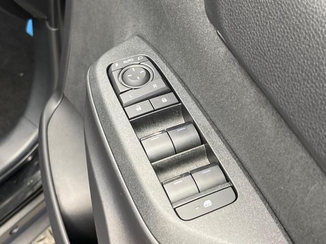 ヤリスクロス ハイブリッドＺ　モデリスタエアロ　禁煙車　純正８型ナビＴＶ　パノラミックビューモニタ　セーフティセンス　レーダークルーズ　ブラインドスポットモニタ　ハンズフリー電動バックドア　ＡｐｐｌｅＣａｒＰｌａｙ　ＥＴＣ（54枚目）