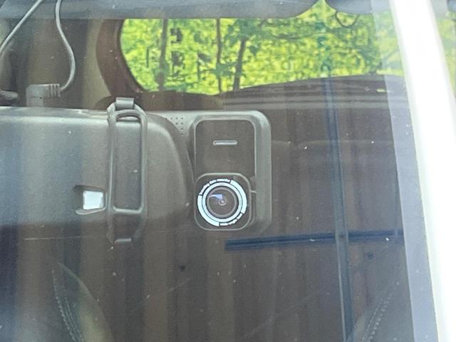 ノート メダリスト　ＤＩＧ－Ｓ　禁煙車　純正ナビフルセグ　アラウンドビューモニタ　ＥＴＣ　Ｂｌｕｅｔｏｏｔｈ　スマートキー　オートエアコン　半革シート　オートライト　革巻ステアリング　ＤＶＤ再生（6枚目）