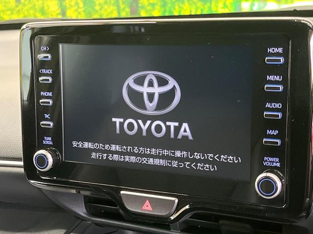 ヤリスクロス ハイブリッドＺ　禁煙車　衝突軽減装置　レーダークルーズ　純正ディスプレイオーディオ　全周囲カメラ　ブラインドスポットモニター　ハンズフリーパワーバックドア　クリアランスソナー　ＬＥＤヘッド　オートハイビーム（3枚目）