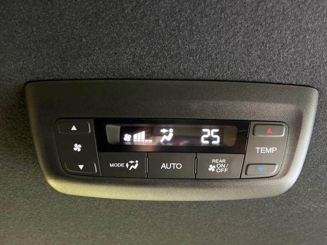 ステップワゴン ｅ：ＨＥＶスパーダ　禁煙車　純正１１．４型ナビＴＶ　マルチビューカメラ　両側電動ドア　ホンダセンシング　渋滞追従アダプティブクルーズ　電動バックドア　半革シート　シートヒーター　後席オートエアコン　後席オットマン（8枚目）