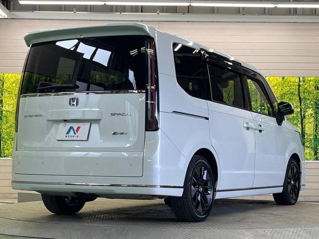 ステップワゴン ｅ：ＨＥＶスパーダ　禁煙車　純正１１．４型ナビＴＶ　マルチビューカメラ　両側電動ドア　ホンダセンシング　渋滞追従アダプティブクルーズ　電動バックドア　半革シート　シートヒーター　後席オートエアコン　後席オットマン（17枚目）
