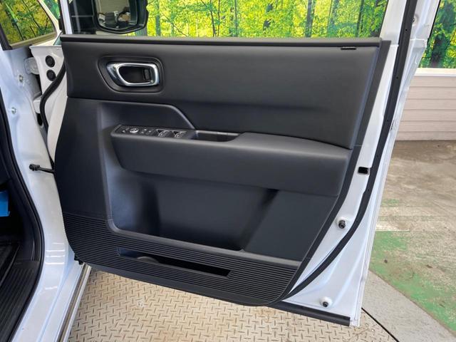 ステップワゴン ｅ：ＨＥＶスパーダ　禁煙車　純正１１．４型ナビＴＶ　マルチビューカメラ　両側電動ドア　ホンダセンシング　渋滞追従アダプティブクルーズ　電動バックドア　半革シート　シートヒーター　後席オートエアコン　後席オットマン（49枚目）