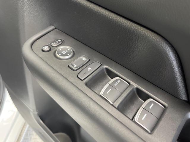 ステップワゴン ｅ：ＨＥＶスパーダ　禁煙車　純正１１．４型ナビＴＶ　マルチビューカメラ　両側電動ドア　ホンダセンシング　渋滞追従アダプティブクルーズ　電動バックドア　半革シート　シートヒーター　後席オートエアコン　後席オットマン（56枚目）