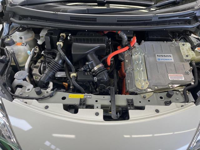 ノート e-パワー メダリスト 禁煙車 純正ナビフルセグ アラウンドビューモニター LEDヘッド インテリジェントクルーズ 衝突被害軽減 ETC Bluetooth インテリジェントルームミラー 半革シート 純正15インチAW(19枚目)