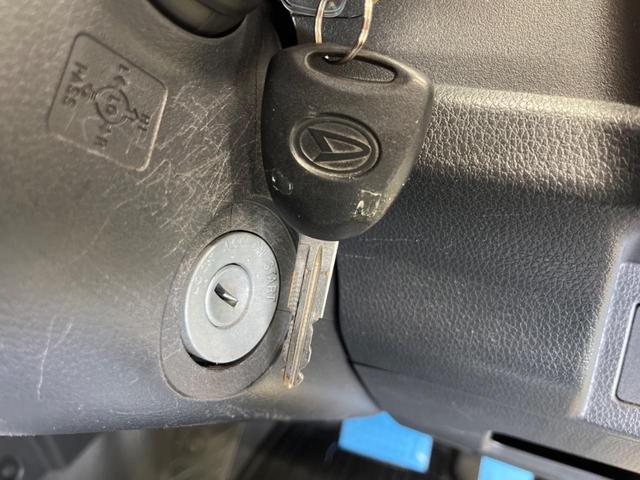 ハイゼットトラック ジャンボ 禁煙車 CD AM/FM フォグランプ パワーウィンドウ リモコンキー ドアポケット プライバシーガラス AUX エアコン 運転席/助手席エアバック(4枚目)