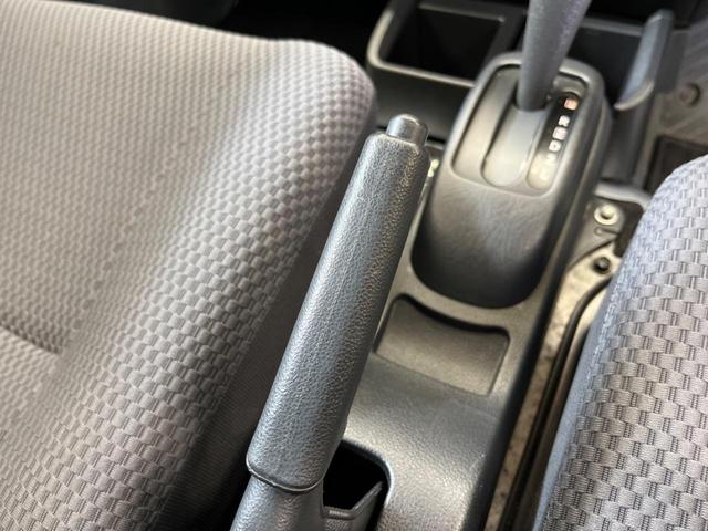 ハイゼットトラック ジャンボ 禁煙車 CD AM/FM フォグランプ パワーウィンドウ リモコンキー ドアポケット プライバシーガラス AUX エアコン 運転席/助手席エアバック(25枚目)