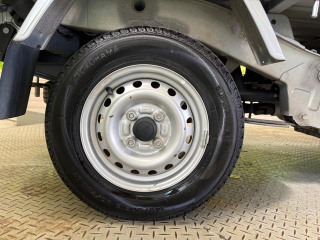 ハイゼットトラック ジャンボ 禁煙車 CD AM/FM フォグランプ パワーウィンドウ リモコンキー ドアポケット プライバシーガラス AUX エアコン 運転席/助手席エアバック(43枚目)