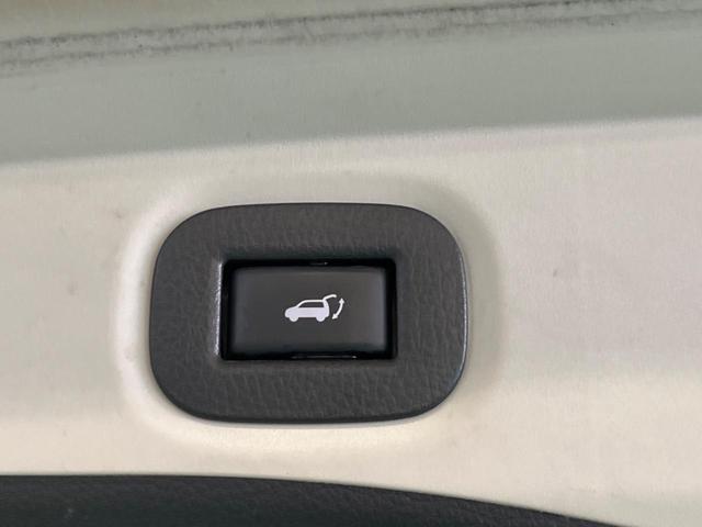 エクストレイル ２０Ｘ　禁煙車　純正８型ナビＴＶ　バックカメラ　ＬＥＤヘッド　純正１７インチＡＷ　電動バックドア　スエード調ファブリックシート　カーペットインテリア　ＥＴＣ　Ｂｌｕｅｔｏｏｔｈ　シートヒーター　ＤＶＤ再生（5枚目）