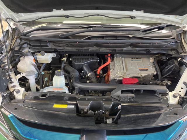 セレナ ｅ－パワー　ハイウェイスターＶ　セーフティパックＢ　禁煙車　純正９型ナビＴＶ　純正１１型後席モニター　アラウンドビューモニタ　両側ハンズフリー電動ドア　衝突軽減　プロパイロット　インテリジェントルームミラー　電動パーキングブレーキ（20枚目）