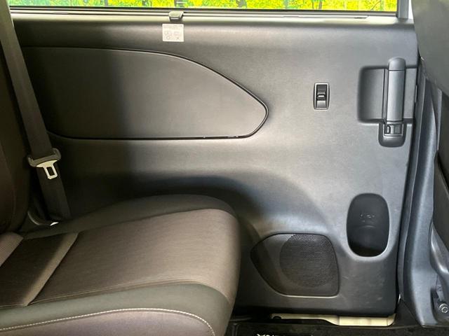 セレナ ｅ－パワー　ハイウェイスターＶ　セーフティパックＢ　禁煙車　純正９型ナビＴＶ　純正１１型後席モニター　アラウンドビューモニタ　両側ハンズフリー電動ドア　衝突軽減　プロパイロット　インテリジェントルームミラー　電動パーキングブレーキ（51枚目）