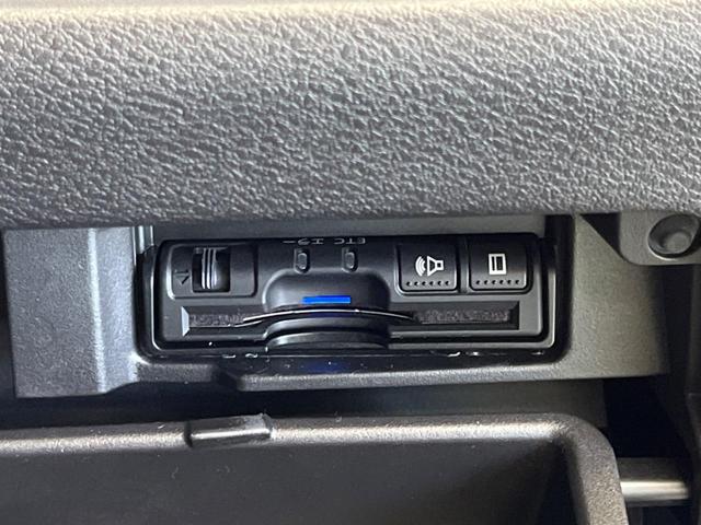 セレナ ｅ－パワー　ハイウェイスターＶ　セーフティパックＢ　禁煙車　純正９型ナビＴＶ　純正１１型後席モニター　アラウンドビューモニタ　両側ハンズフリー電動ドア　衝突軽減　プロパイロット　インテリジェントルームミラー　電動パーキングブレーキ（54枚目）