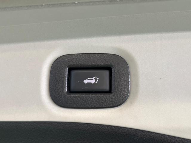 エクストレイル ２０Ｘ　ハイブリッド　４ＷＤ　パノラミックガラスルーフ　禁煙車　メーカーナビフルセグ　アラウンドビューモニタ　プロパイロット　衝突軽減　ＬＥＤヘッド　純正１７インチＡＷ　ルーフレール　電動バックドア　前後席シートヒーター（8枚目）