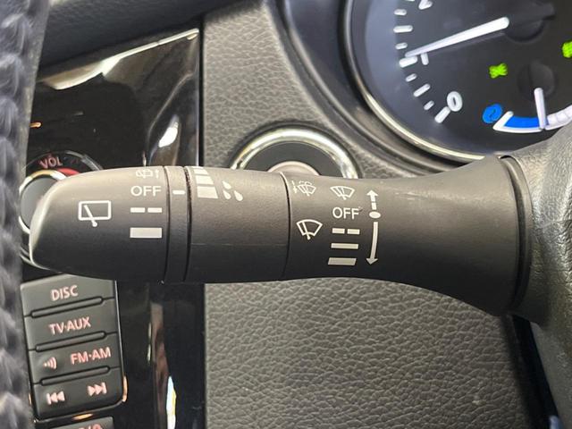 エクストレイル ２０Ｘ　ハイブリッド　４ＷＤ　パノラミックガラスルーフ　禁煙車　メーカーナビフルセグ　アラウンドビューモニタ　プロパイロット　衝突軽減　ＬＥＤヘッド　純正１７インチＡＷ　ルーフレール　電動バックドア　前後席シートヒーター（50枚目）