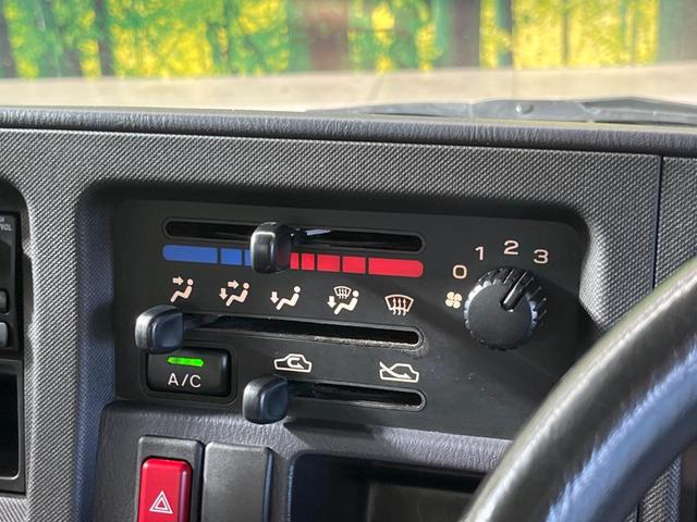 サンバートラック ＴＢ　プロ仕様パッケージ　走行３０４４０ｋｍ　４ＷＤ　５速ＭＴ　エアコン　パワーステアリング　純正ＦＭ／ＡＭラジオ　歩み板対応アオリ　オフロードタイヤ（4枚目）