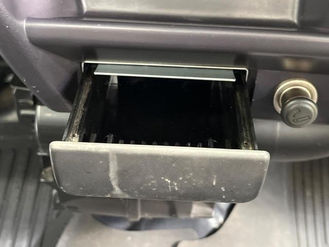 サンバートラック ＴＢ　プロ仕様パッケージ　走行３０４４０ｋｍ　４ＷＤ　５速ＭＴ　エアコン　パワーステアリング　純正ＦＭ／ＡＭラジオ　歩み板対応アオリ　オフロードタイヤ（7枚目）