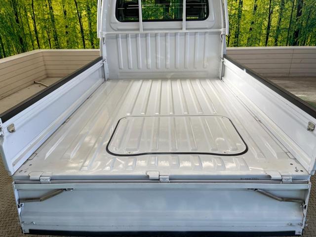 サンバートラック ＴＢ　プロ仕様パッケージ　走行３０４４０ｋｍ　４ＷＤ　５速ＭＴ　エアコン　パワーステアリング　純正ＦＭ／ＡＭラジオ　歩み板対応アオリ　オフロードタイヤ（19枚目）