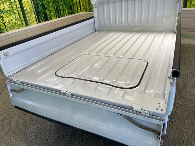 サンバートラック ＴＢ　プロ仕様パッケージ　走行３０４４０ｋｍ　４ＷＤ　５速ＭＴ　エアコン　パワーステアリング　純正ＦＭ／ＡＭラジオ　歩み板対応アオリ　オフロードタイヤ（20枚目）