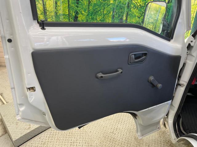 サンバートラック ＴＢ　プロ仕様パッケージ　走行３０４４０ｋｍ　４ＷＤ　５速ＭＴ　エアコン　パワーステアリング　純正ＦＭ／ＡＭラジオ　歩み板対応アオリ　オフロードタイヤ（22枚目）