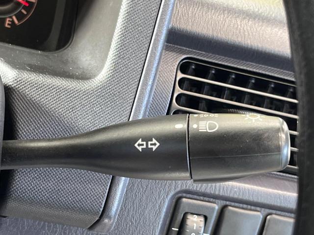 サンバートラック ＴＢ　プロ仕様パッケージ　走行３０４４０ｋｍ　４ＷＤ　５速ＭＴ　エアコン　パワーステアリング　純正ＦＭ／ＡＭラジオ　歩み板対応アオリ　オフロードタイヤ（27枚目）