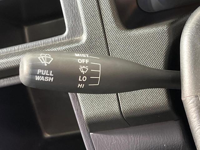 サンバートラック ＴＢ　プロ仕様パッケージ　走行３０４４０ｋｍ　４ＷＤ　５速ＭＴ　エアコン　パワーステアリング　純正ＦＭ／ＡＭラジオ　歩み板対応アオリ　オフロードタイヤ（28枚目）