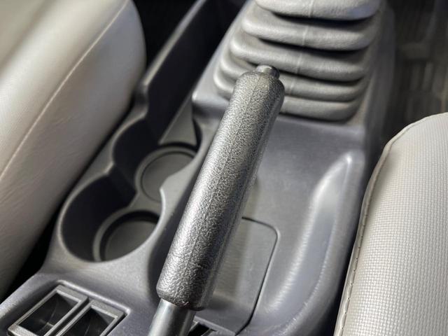 サンバートラック ＴＢ　プロ仕様パッケージ　走行３０４４０ｋｍ　４ＷＤ　５速ＭＴ　エアコン　パワーステアリング　純正ＦＭ／ＡＭラジオ　歩み板対応アオリ　オフロードタイヤ（31枚目）