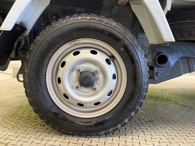 サンバートラック ＴＢ　プロ仕様パッケージ　走行３０４４０ｋｍ　４ＷＤ　５速ＭＴ　エアコン　パワーステアリング　純正ＦＭ／ＡＭラジオ　歩み板対応アオリ　オフロードタイヤ（41枚目）