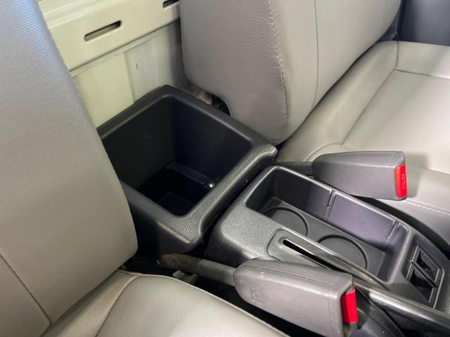 サンバートラック ＴＢ　プロ仕様パッケージ　走行３０４４０ｋｍ　４ＷＤ　５速ＭＴ　エアコン　パワーステアリング　純正ＦＭ／ＡＭラジオ　歩み板対応アオリ　オフロードタイヤ（44枚目）