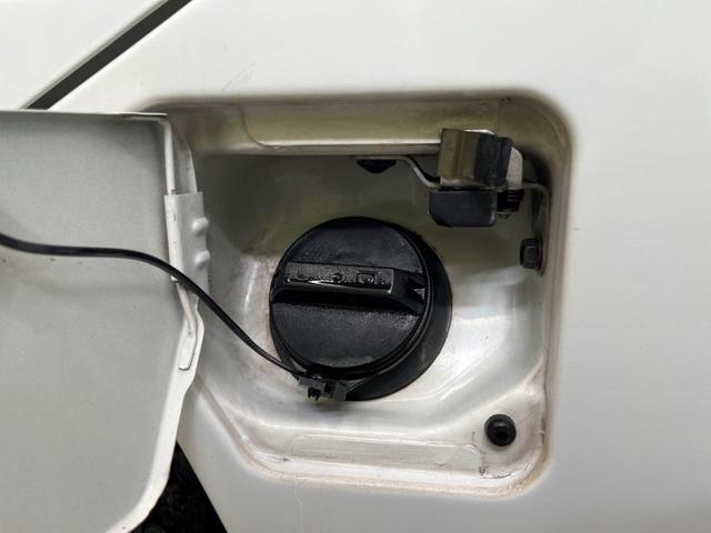 サンバートラック ＴＢ　プロ仕様パッケージ　走行３０４４０ｋｍ　４ＷＤ　５速ＭＴ　エアコン　パワーステアリング　純正ＦＭ／ＡＭラジオ　歩み板対応アオリ　オフロードタイヤ（45枚目）