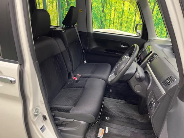 【ベンチシート】ベンチシートで室内広々。楽に乗降りができ、バッグなどの手荷物を置ける等利便性の良いシートです。