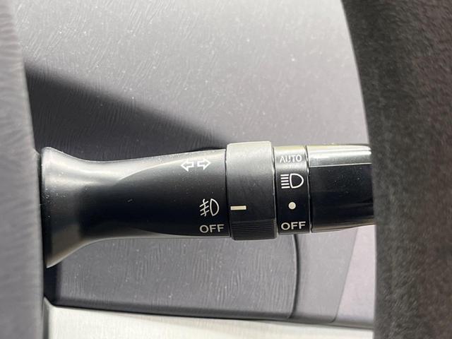 プリウス S 禁煙車 純正ナビフルセグ バックカメラ 純正15インチAW フロントフォグランプ ETC Bluetooth スマートキー オートエアコン オートライト ステアリングリモコン DVD再生 6スピーカー(7枚目)