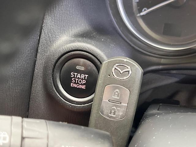 【スマートキー／プッシュスタート】鍵を持っているだけで、ドアロック解除・施錠からエンジンスタートまで操作できる便利な機能です。