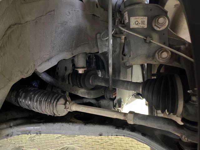 お車を安心してお乗りいただく為には、足回りの定期点検が欠かせません。サービスサポート（有償保証）では無料点検もご提供しており、安心のカーライフをお過ごしいただけるサポート体制が整っています。