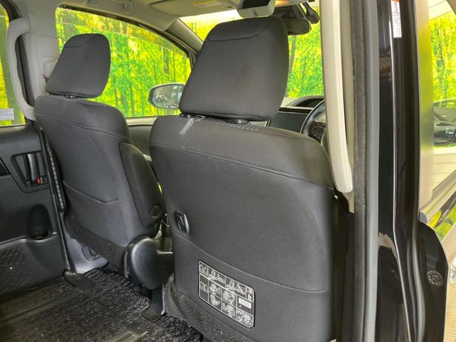 ヴォクシー ハイブリッドＺＳ　煌ＩＩ　禁煙車　純正９型ナビＴＶ　純正１２型後席モニター　両側電動ドア　バックカメラ　セーフティセンス　ＬＥＤヘッド　純正１６インチＡＷ　デュアルオートエアコン　６スピーカー　前後個別再生　ＥＴＣ（35枚目）